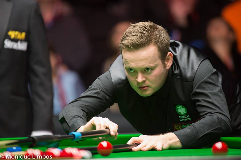 Shaun Murphy playing snooker